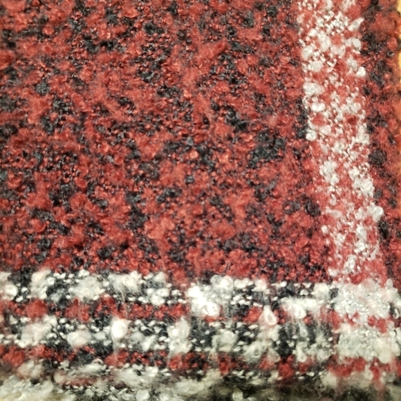 NWT Woolrich Blanket Wrap Red, Gray, and Black Sz One Size - Picture 4 of 5